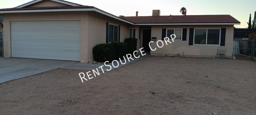 Foto principal - 3 Bedroom Home for Rent in Barstow