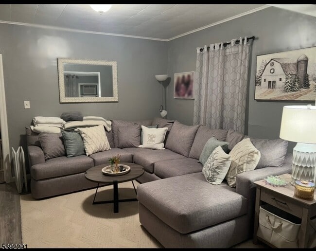 Foto del edificio - 17 Muzzy Rd