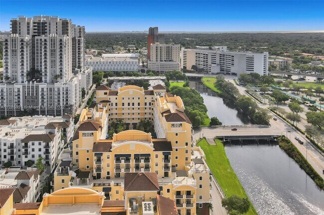 Foto del edificio - 8390 SW 72nd Ave