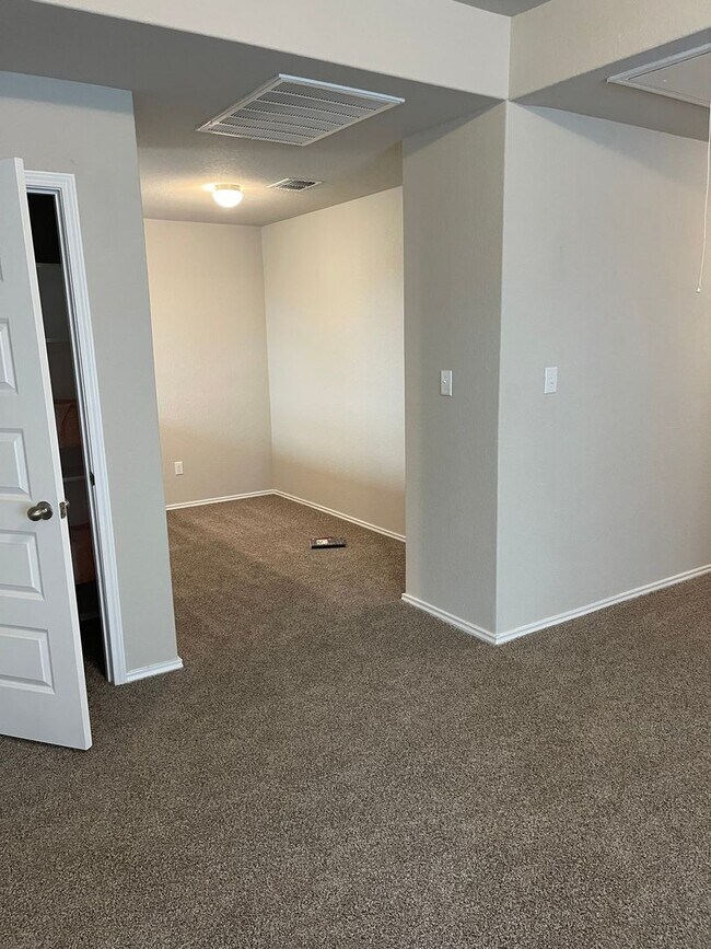 Foto del edificio - 331 Saddle Leaf