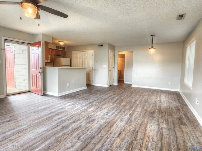 Foto del edificio - 275 Waters Edge Ln