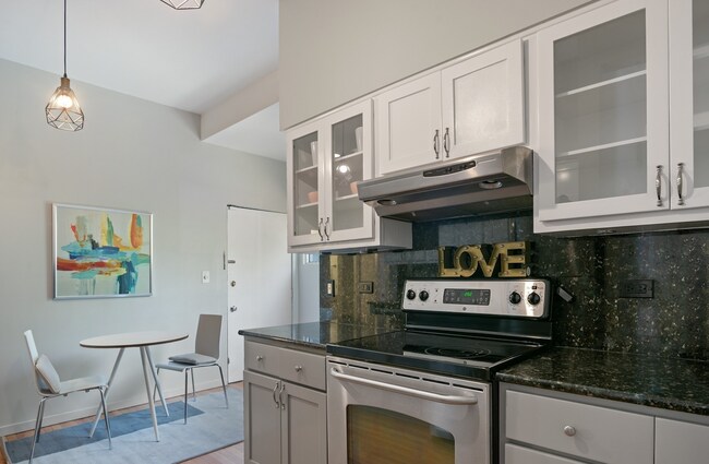 Kitchen - 1708 N Bissell St