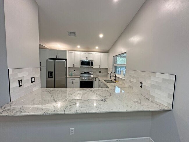 Building Photo - 10431 Pippin Ln