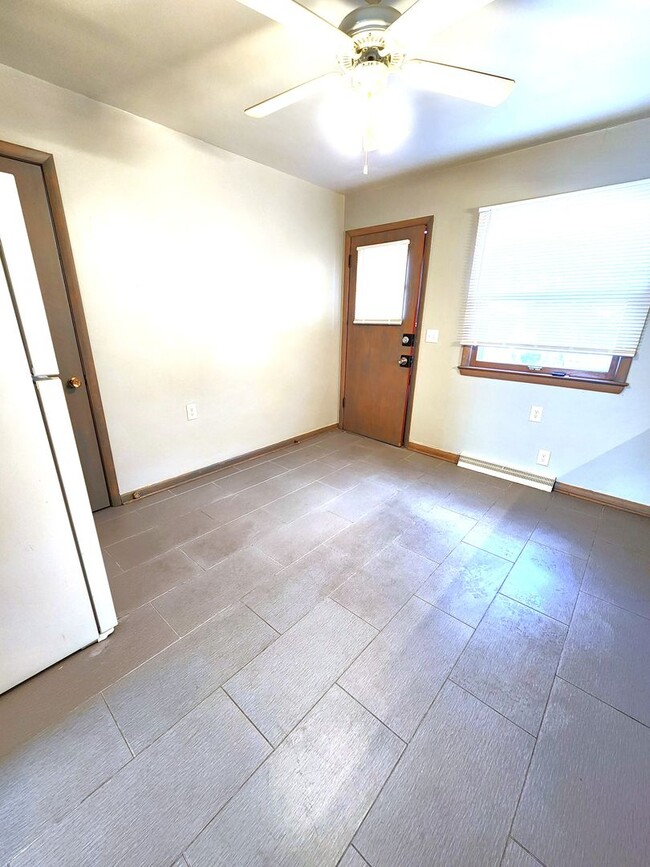 Foto del edificio - DG - 4520-4522 N 84th Street