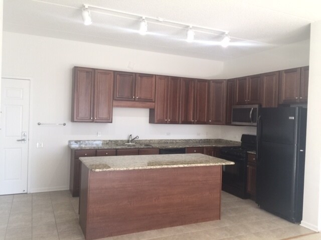 Foto del edificio - 755 N Diamond Lake Rd