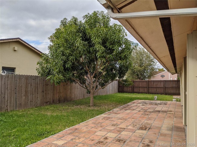 Building Photo - 10900 SW 139th Ave