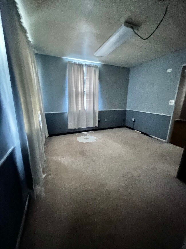 Building Photo - 205 S Commercial Ave