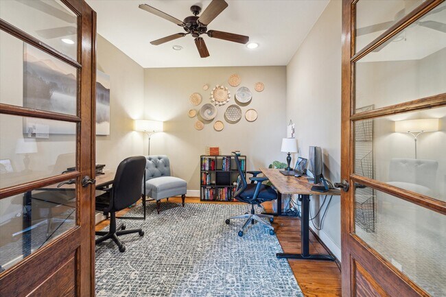 Building Photo - 1027 Kern St
