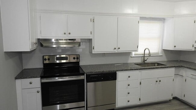 Building Photo - 811 N 82nd Street