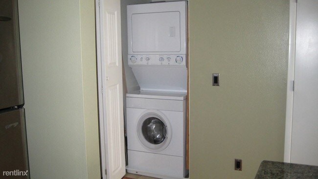 Foto del edificio - 2 br, 1 bath  - 600 W 3rd St Apt A110