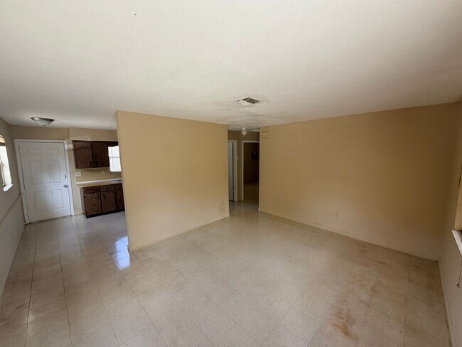 Foto del edificio - 5743 Elm St