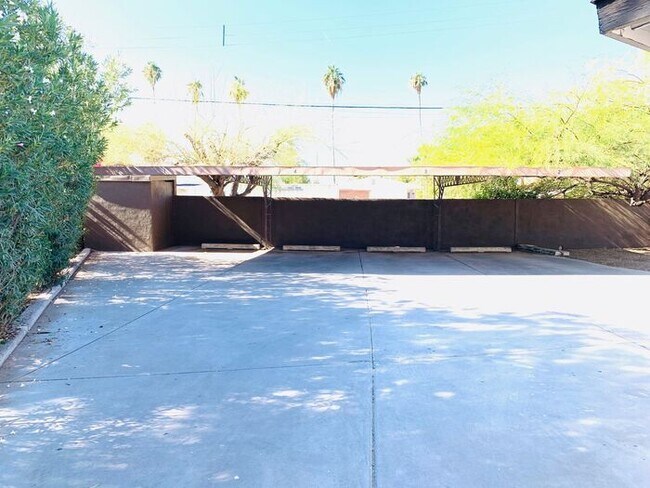 Foto del edificio - 2516 N 48th Pl