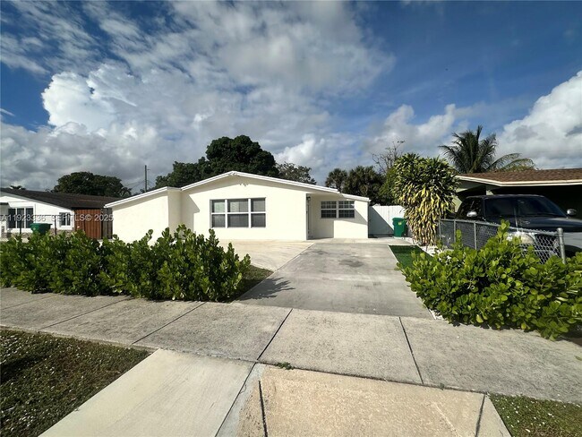 Foto del edificio - 3251 NW 18th Ct