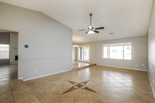 Foto del edificio - 10008 W Highland Ave
