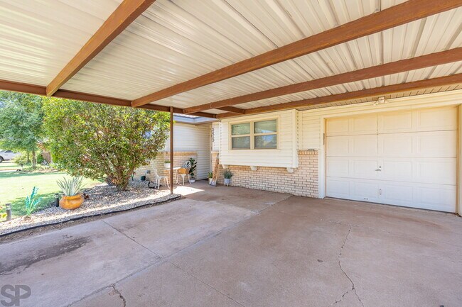 Building Photo - Charming 3 bedroom, 2 bath in Great Location!