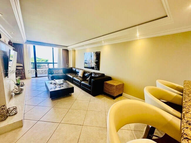 Foto del edificio - 2555 Collins Ave