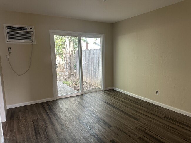 Building Photo - 2423 North Ave