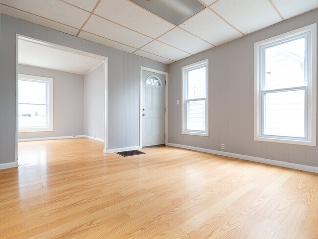 Building Photo - 446 S Pleasant St