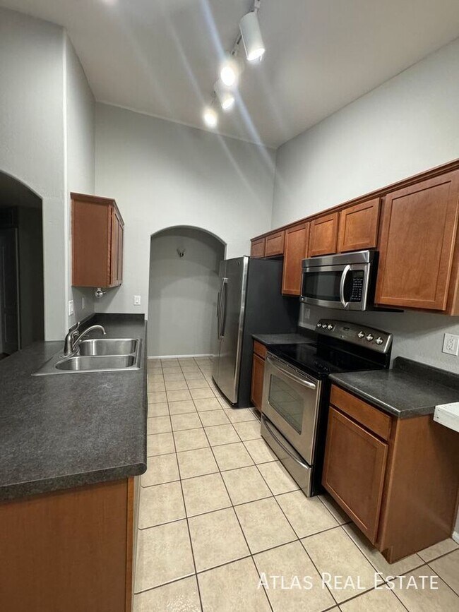 Building Photo - Beautiful 3 bedroom home in Skyline Ranch