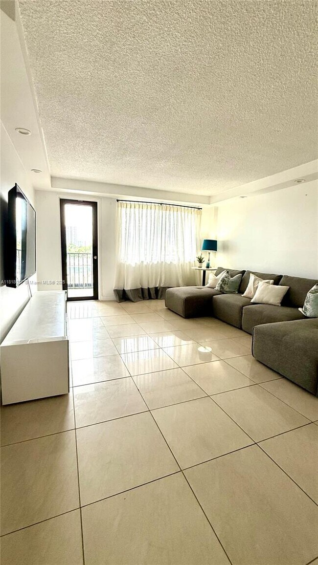 Foto del edificio - 301 Golden Isles Dr