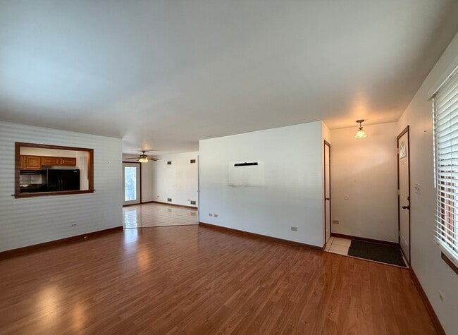 Building Photo - Awesome 2 Bed/1 Bath Duplex Unit! In-Unit ...