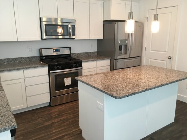 Photo - Luxury 4 bedroom Townhome in Bluffdale!