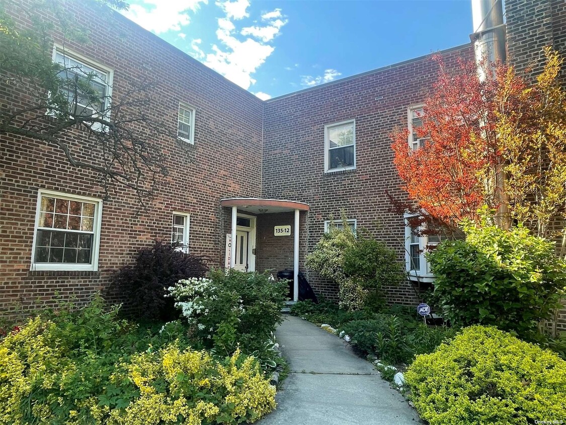 Primary Photo - 135-12 77th Ave