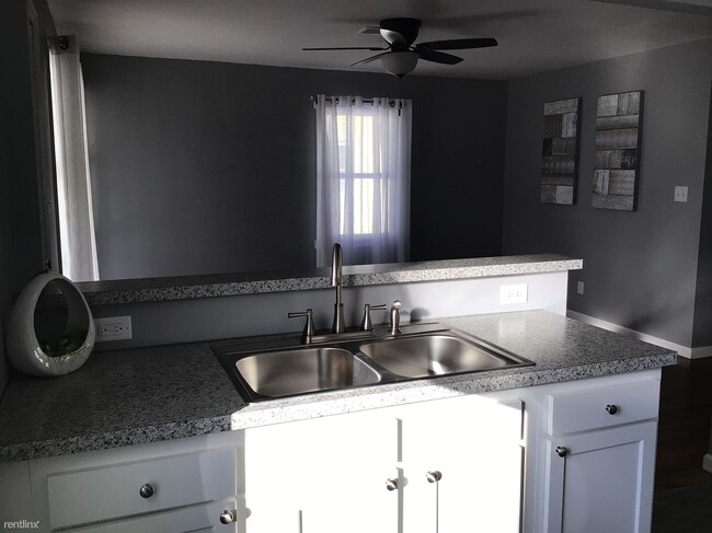 Building Photo - 3 br, 1 bath House - 52 S Maple St