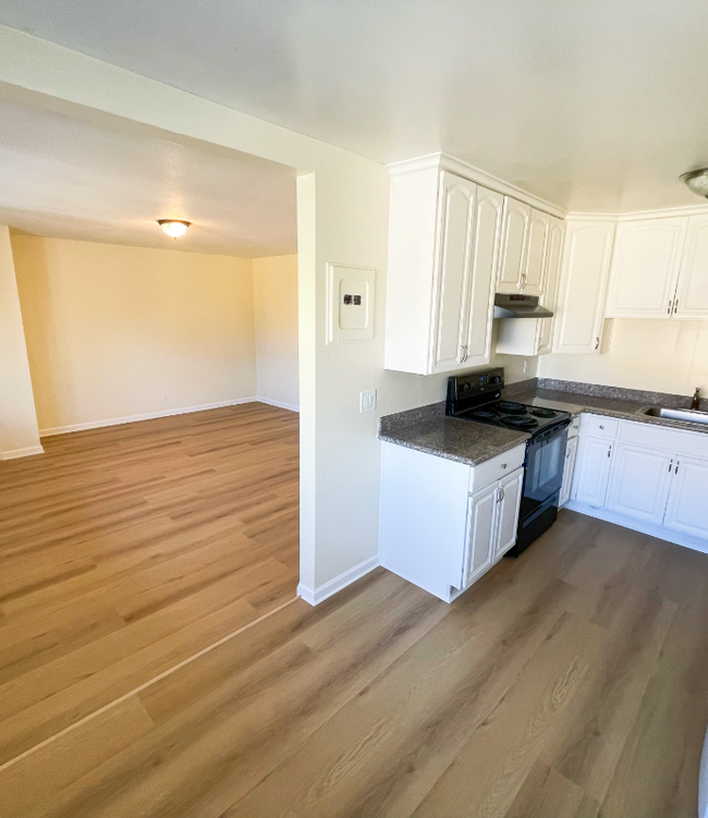 Building Photo - 1655 Merrill Dr
