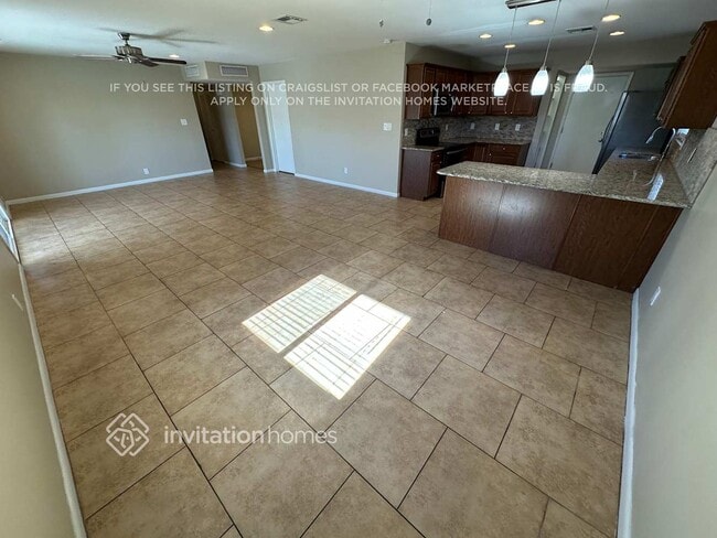 Building Photo - 1821 E La Donna Dr