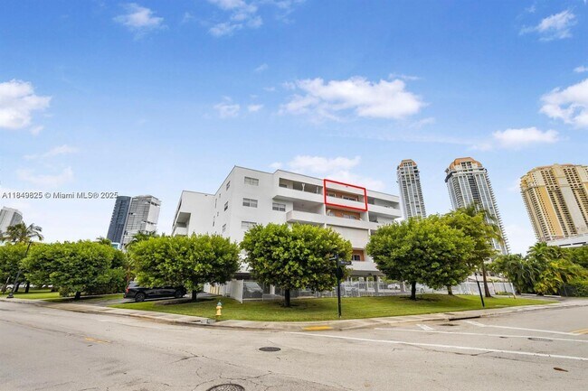 Foto del edificio - 18001 N Bay Rd