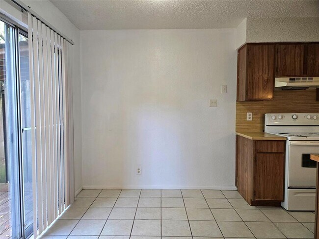 Foto del edificio - 1404 Matthews Ln