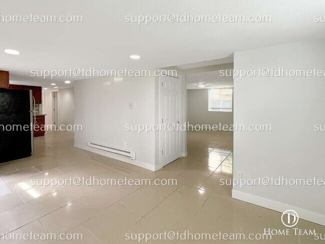 Foto del edificio - Modern and Spacious Duplex Rental in Tacoma's Desirable Location!