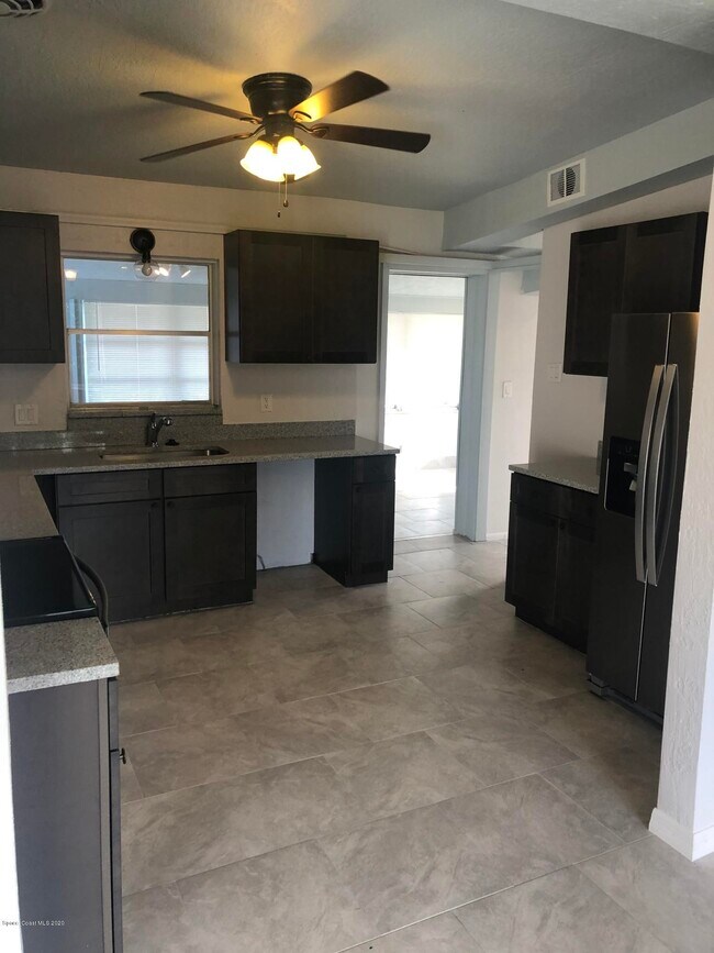 Foto del edificio - 1895 Coolidge Ave