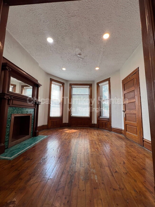Building Photo - 2320 W 23rd St