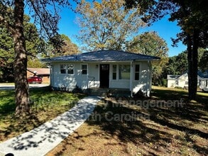 Building Photo - 1013 Eleanor Dr