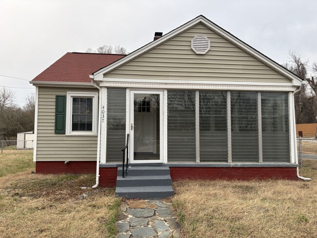 2 Bedroom, 1 Bathroom House in Winston-Salem! - 2 Bedroom, 1 Bathroom House in Winston-Salem!