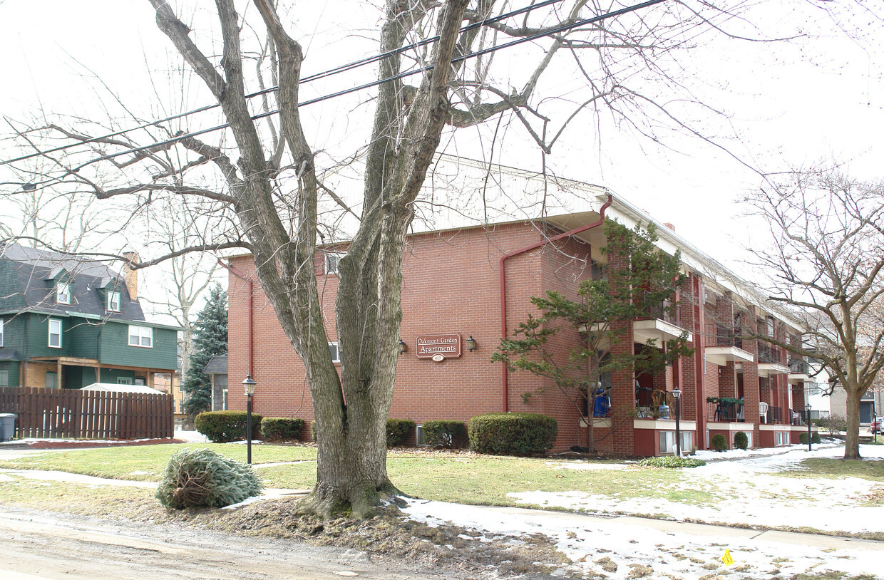 Foto del edificio - OAKMONT GARDEN APARTMENTS