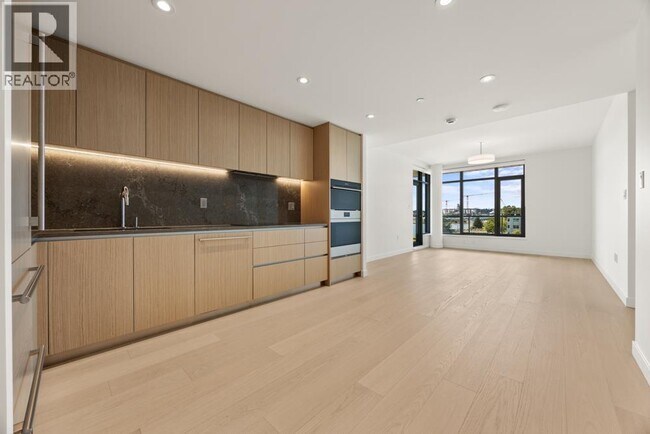 Building Photo - 501 785 HOURBOUR WAY