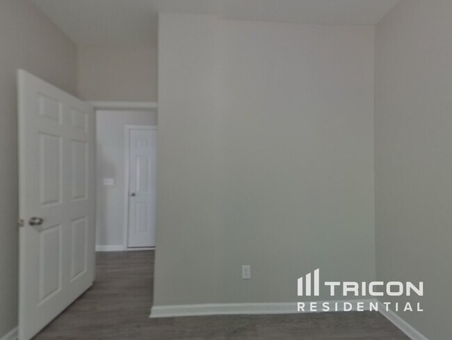 Building Photo - 3756 Wingfield Dr