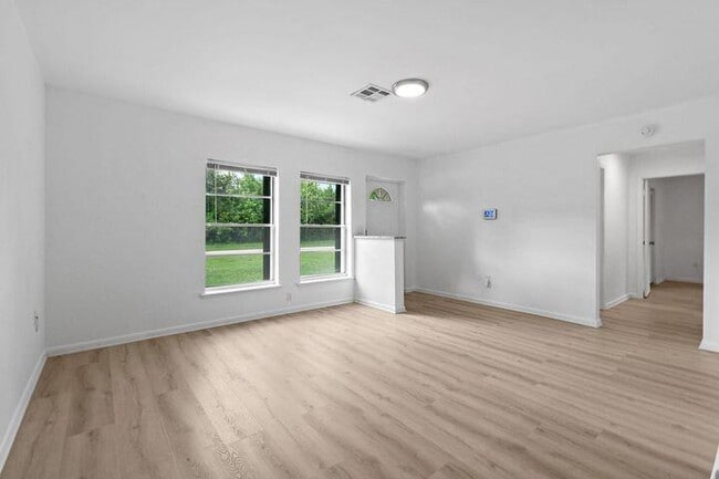 Foto del edificio - 109 SW Essex Dr