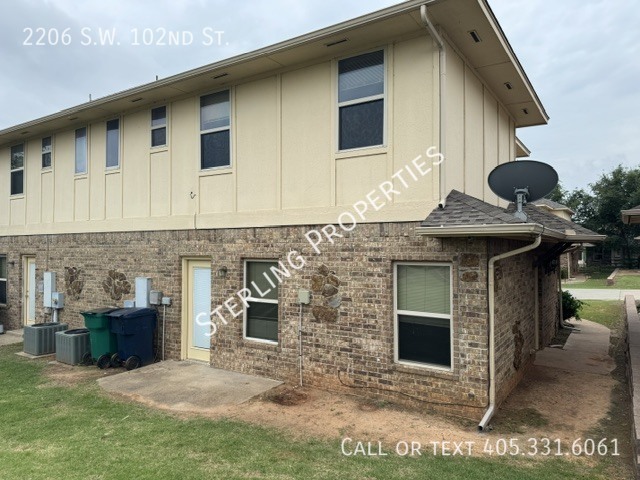 Building Photo - 2206 SW 102nd St
