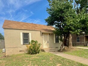 Building Photo - 114 N Avenue V