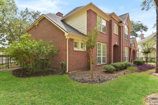 Building Photo - 1915 Lytham Ln