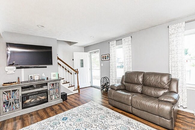 Foto del edificio - 6492 Marie Ln