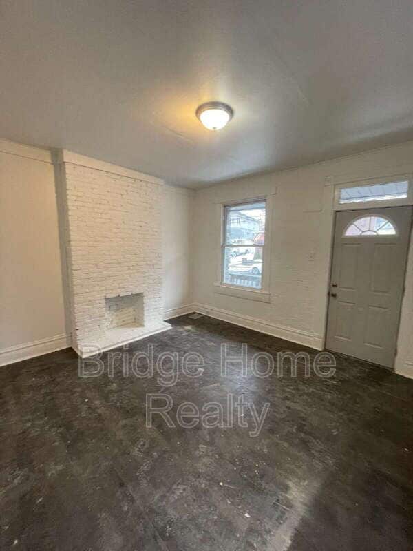 Building Photo - 128 S Spring Ave