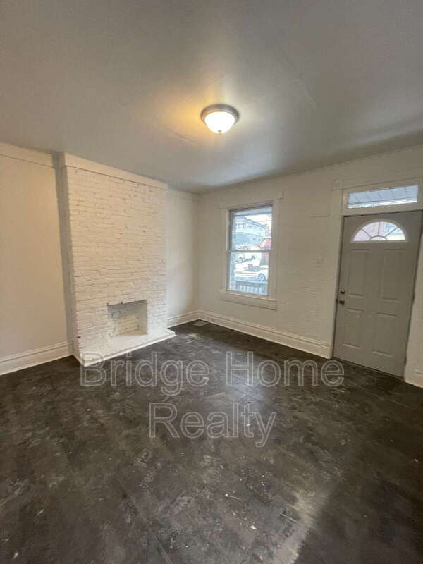 Foto del edificio - 128 S Spring Ave