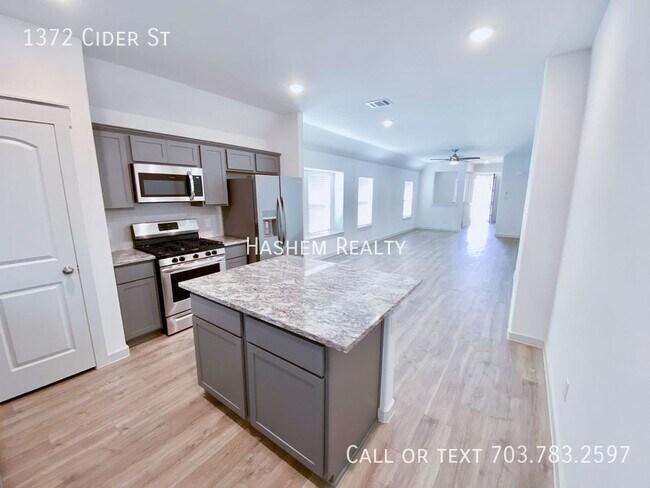 Building Photo - 1372 Cider St
