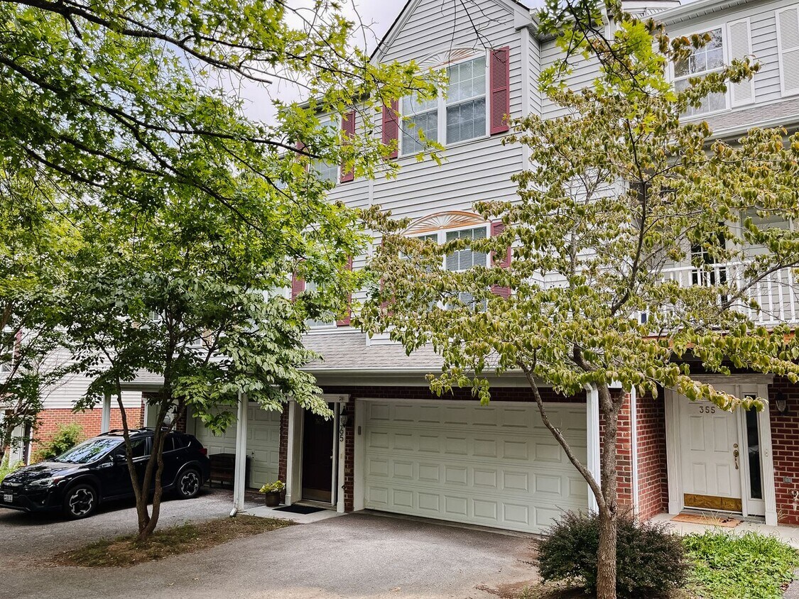 Foto principal - 3 Bedroom 2.5 Bath Townhouse