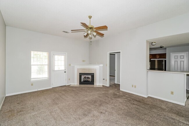 Foto del edificio - 1136 Breezy Valley Dr